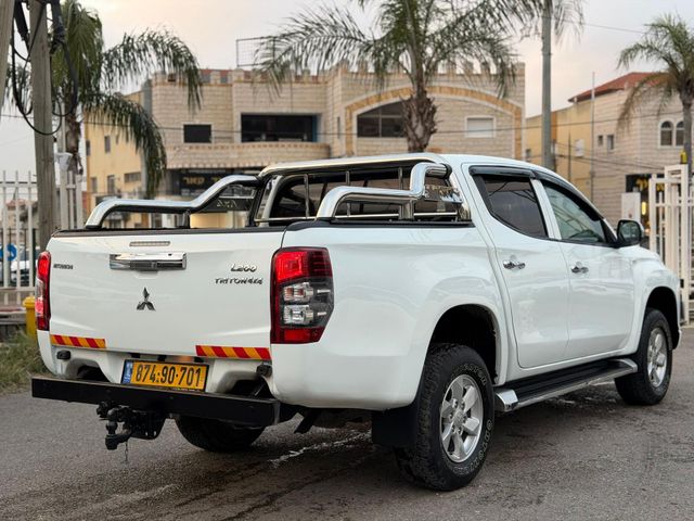 מיצובישי טרייטון / L200