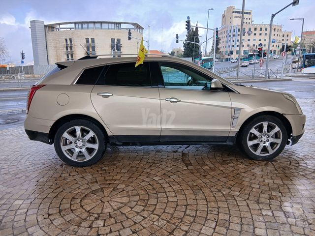 קאדילק SRX