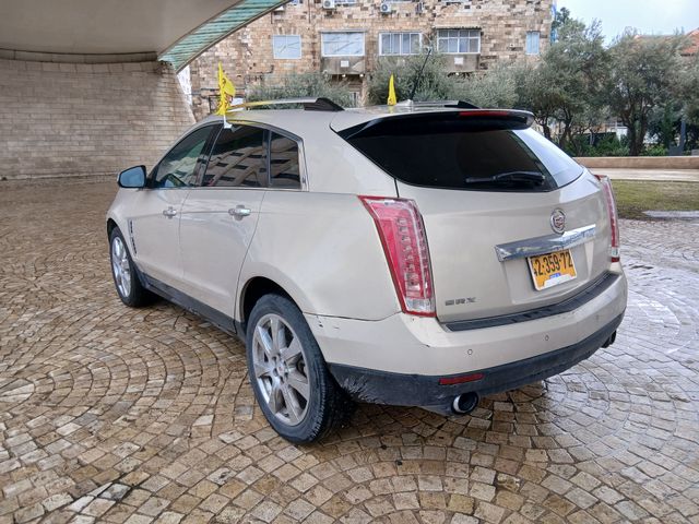 קאדילק SRX