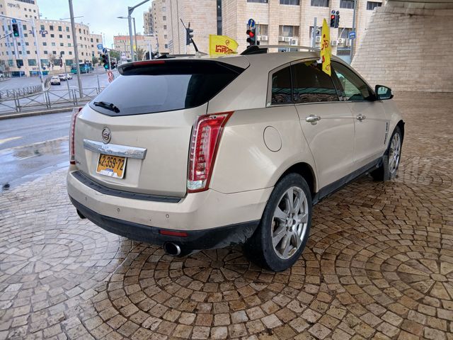 קאדילק SRX