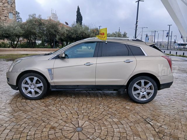 קאדילק SRX