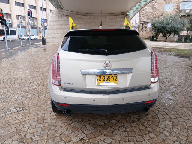 קאדילק SRX