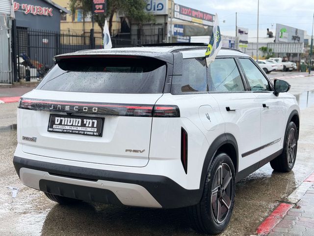 ג'אקו J7