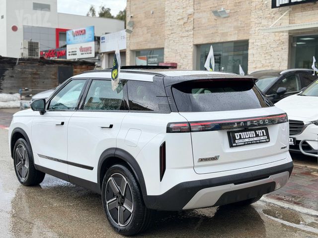 ג'אקו J7