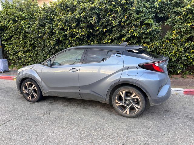 מודעת רכב טויוטה C-HR