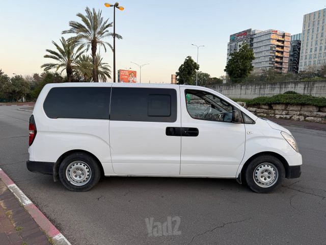 יונדאי H-1 / i800