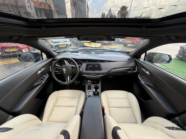 קאדילק XT4