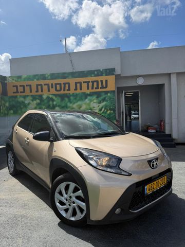 טויוטה אייגו X