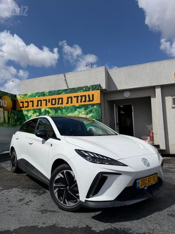 אם ג'י MG4