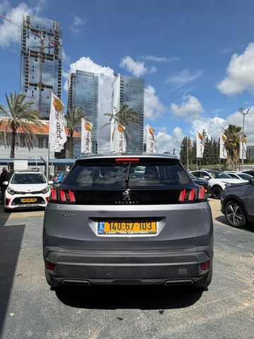 פיג'ו 3008