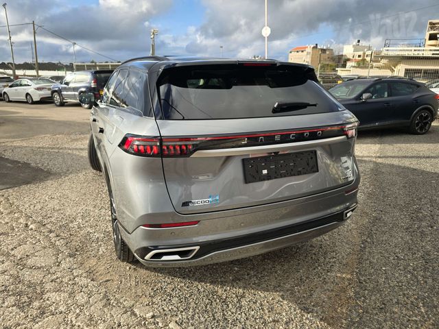 ג'אקו J8