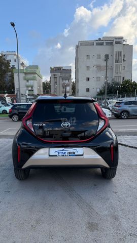 טויוטה אייגו X