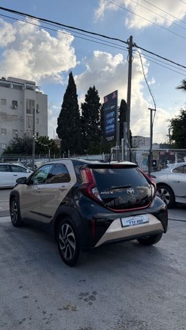 טויוטה אייגו X