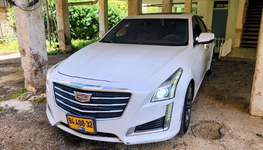 מודעת רכב קאדילק CTS
