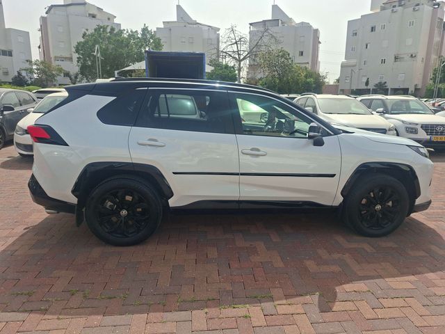 טויוטה RAV4