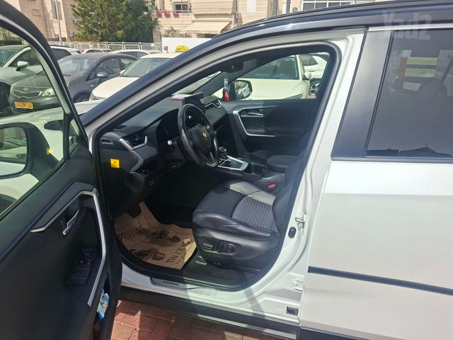 טויוטה RAV4
