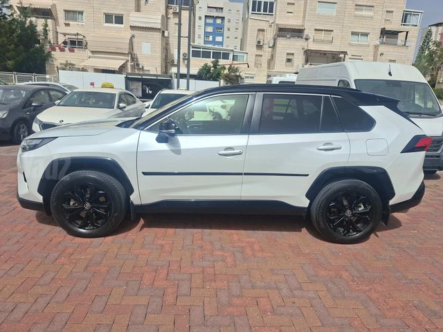מודעת רכב טויוטה RAV4