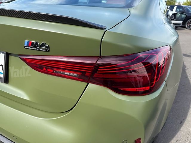 ב מ וו M4