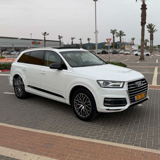 מודעת רכב אאודי Q7