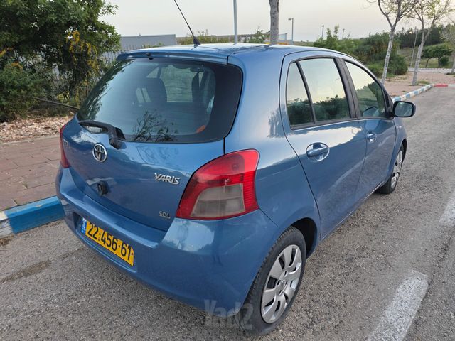 טויוטה יאריס