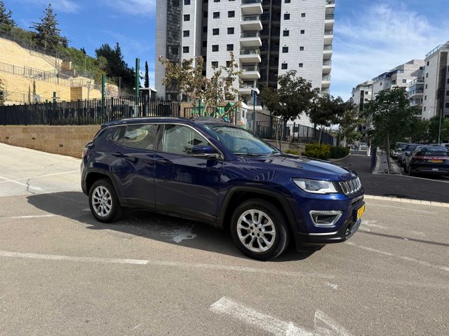 מודעת רכב ג'יפ קומפאס