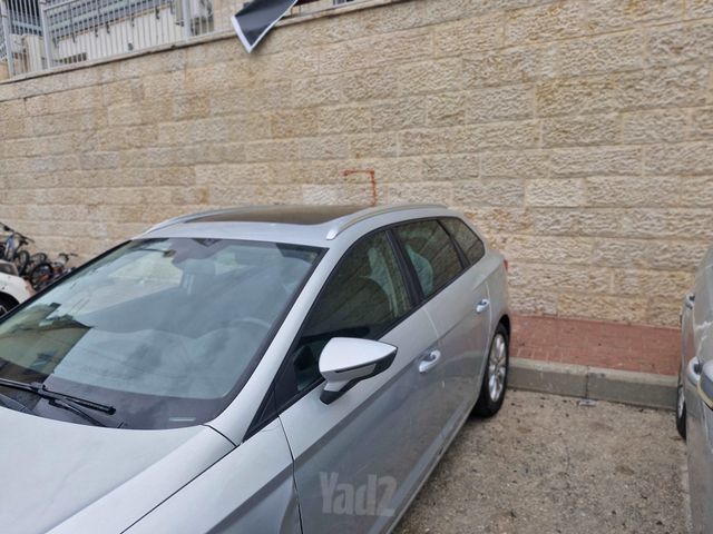 מודעת רכב סיאט לאון