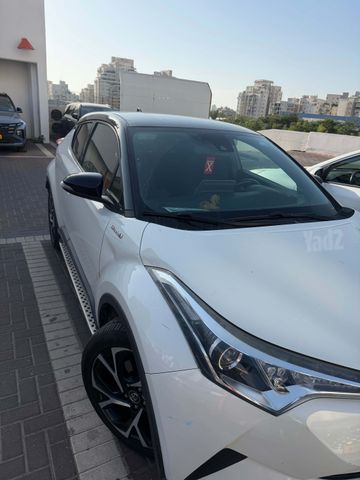 מודעת רכב טויוטה C-HR