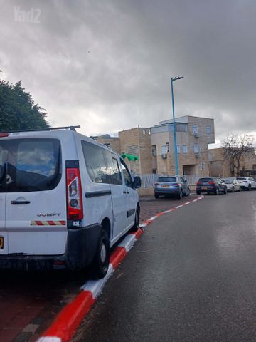 מודעת רכב סיטרואן ג'אמפי