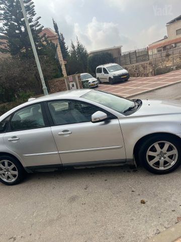 וולוו S40