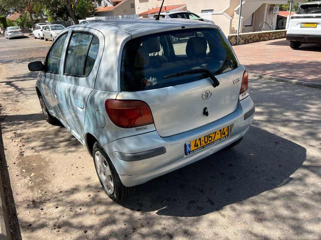 טויוטה יאריס