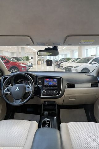 מיצובישי אאוטלנדר