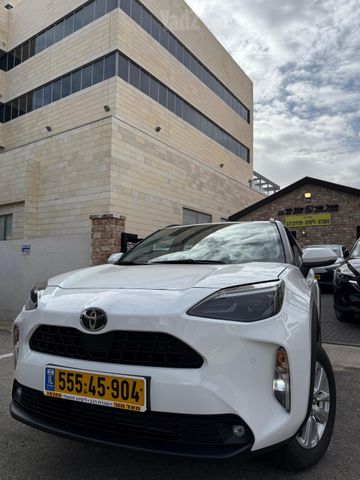 טויוטה יאריס קרוס