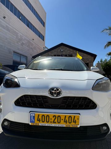 טויוטה יאריס קרוס