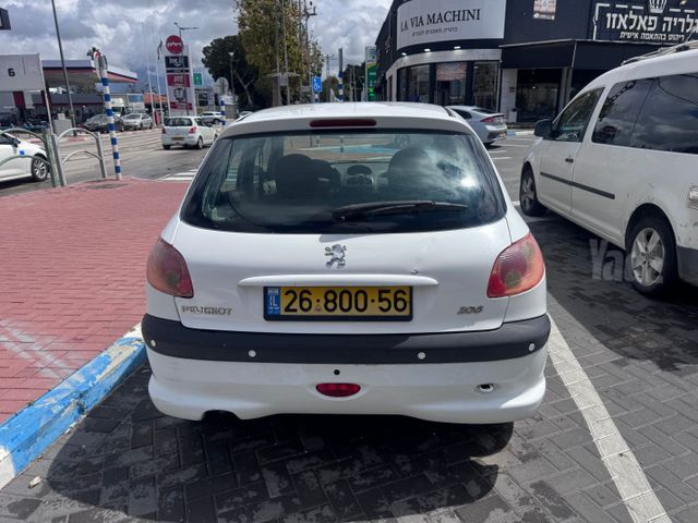 פיג'ו 206