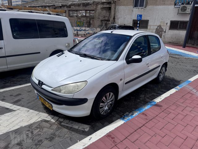 פיג'ו 206