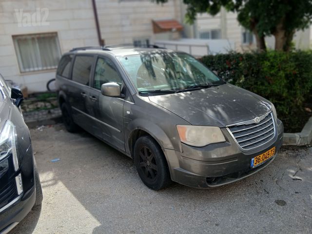 מודעת רכב קרייזלר גראנד וויאג'ר