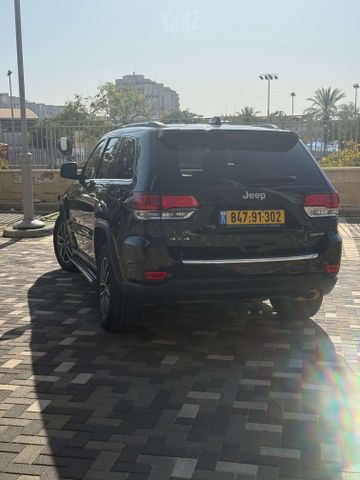מודעת רכב ג'יפ גרנד צ'ירוקי