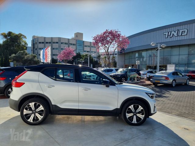 מודעת רכב וולוו XC40 2
