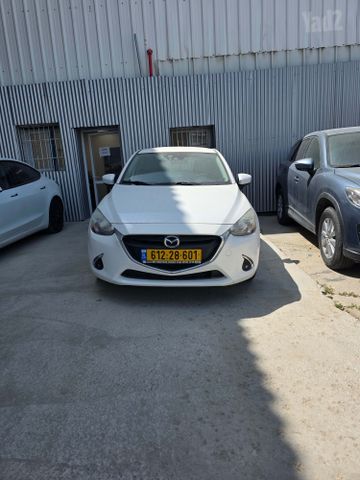 מודעת רכב מאזדה 2