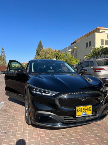 מודעת רכב פורד מוסטנג Mach-E