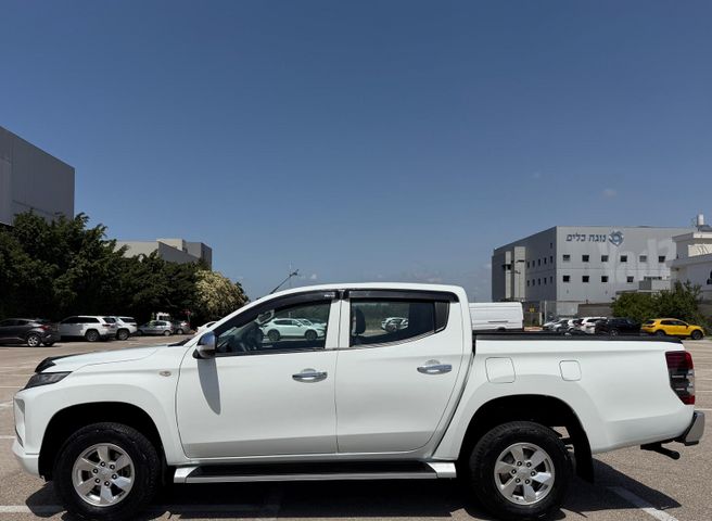 מיצובישי טרייטון / L200