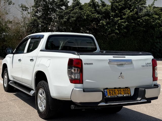 מיצובישי טרייטון / L200