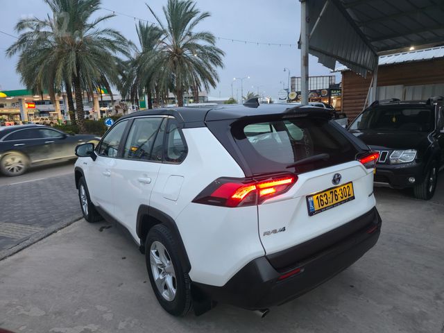 מודעת רכב טויוטה RAV4