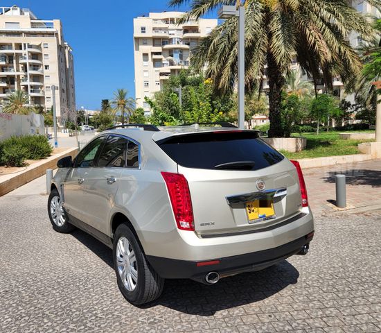 קאדילק SRX