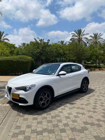 אלפא רומיאו סטלביו
