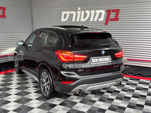 ב מ וו X1