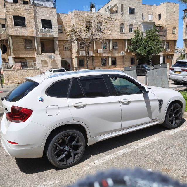 ב מ וו X1