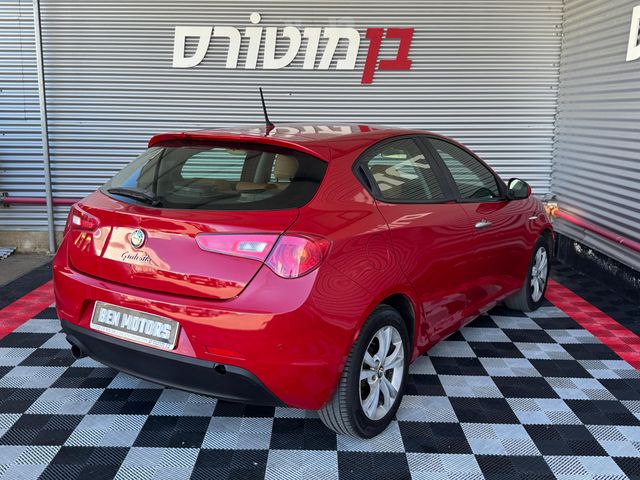 אלפא רומיאו ג'ולייטה