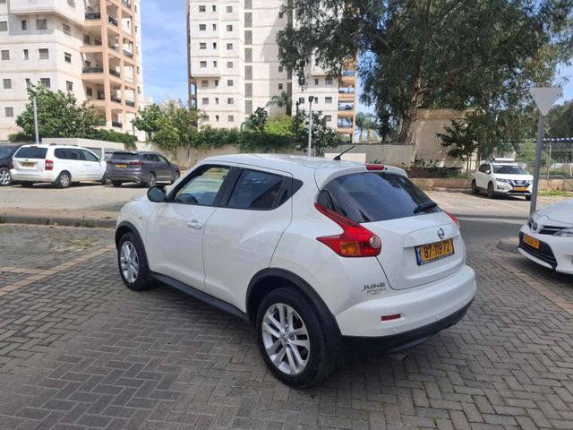 ניסאן ג'וק