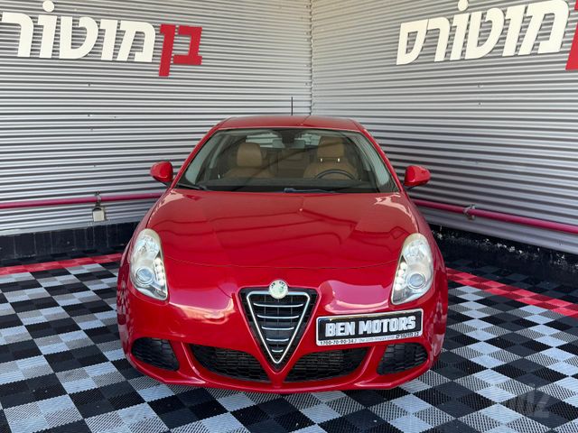 אלפא רומיאו ג'ולייטה